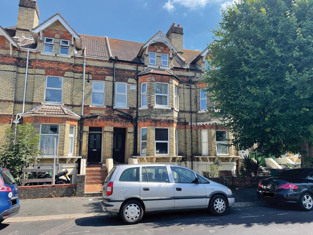 Lot: 47 - FREEHOLD BLOCK OF THREE FLATS -